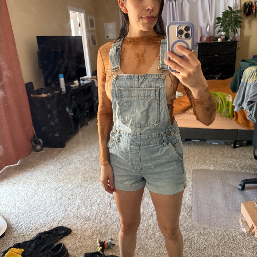 ✨3 for $10 Urban outfitters denim shortfalls - Picture 3 of 10